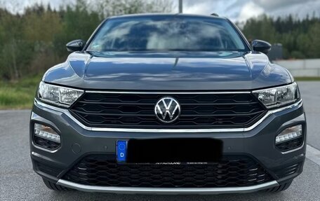 Volkswagen T-Roc I, 2021 год, 2 900 000 рублей, 2 фотография