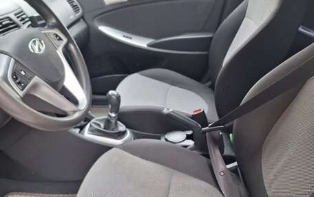 Hyundai Solaris II рестайлинг, 2013 год, 1 000 000 рублей, 5 фотография