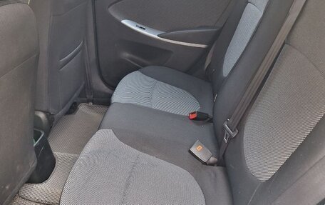 Hyundai Solaris II рестайлинг, 2013 год, 1 000 000 рублей, 6 фотография