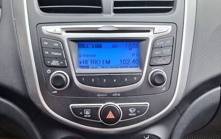 Hyundai Solaris II рестайлинг, 2013 год, 1 000 000 рублей, 8 фотография