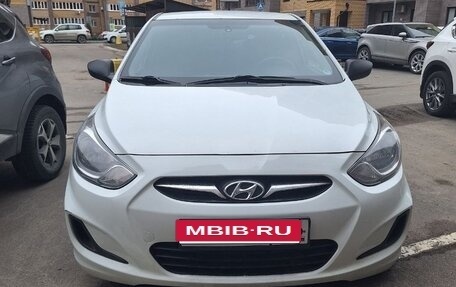 Hyundai Solaris II рестайлинг, 2013 год, 1 000 000 рублей, 3 фотография