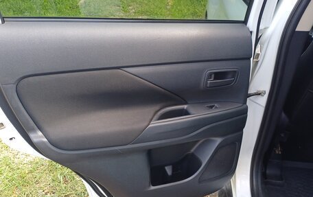 Mitsubishi Outlander III рестайлинг 3, 2012 год, 930 000 рублей, 9 фотография