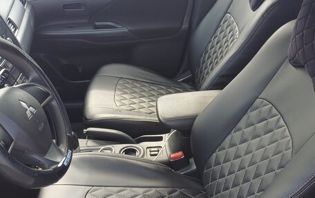 Mitsubishi Outlander III рестайлинг 3, 2012 год, 930 000 рублей, 12 фотография
