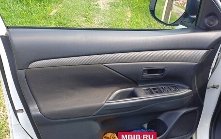 Mitsubishi Outlander III рестайлинг 3, 2012 год, 930 000 рублей, 11 фотография