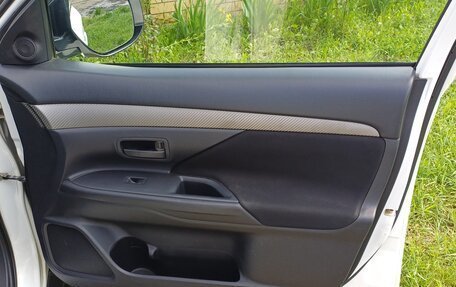 Mitsubishi Outlander III рестайлинг 3, 2012 год, 930 000 рублей, 17 фотография