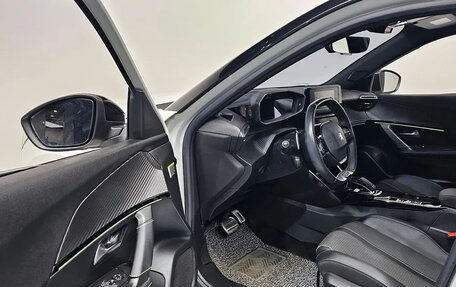 Peugeot 2008 II, 2021 год, 1 900 000 рублей, 5 фотография