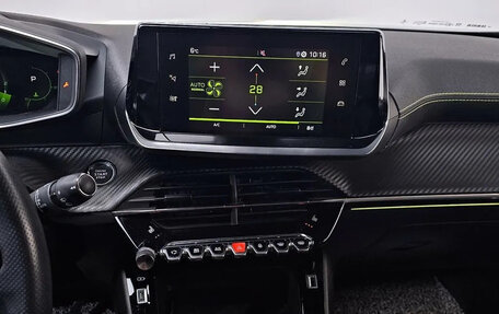 Peugeot 2008 II, 2021 год, 1 900 000 рублей, 9 фотография