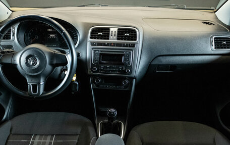 Volkswagen Polo VI (EU Market), 2015 год, 799 000 рублей, 5 фотография