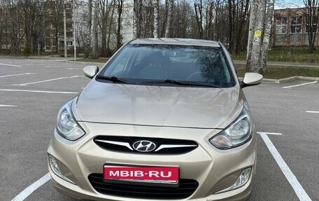 Hyundai Solaris II рестайлинг, 2012 год, 750 000 рублей, 1 фотография