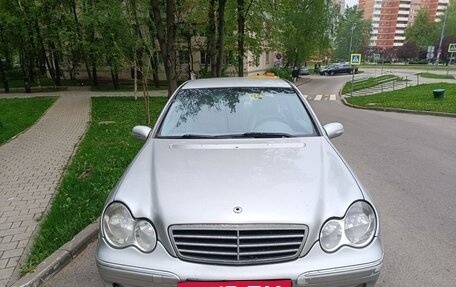 Mercedes-Benz C-Класс, 2004 год, 400 000 рублей, 2 фотография