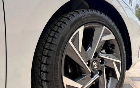 Hyundai Elantra, 2023 год, 1 640 000 рублей, 7 фотография