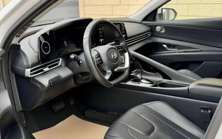 Hyundai Elantra, 2023 год, 1 640 000 рублей, 8 фотография