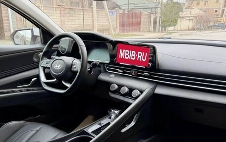 Hyundai Elantra, 2023 год, 1 640 000 рублей, 10 фотография