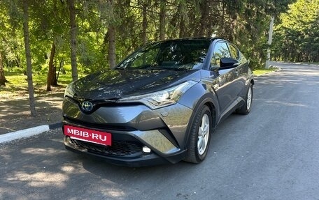 Toyota C-HR I рестайлинг, 2019 год, 2 420 000 рублей, 2 фотография