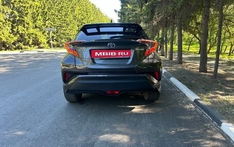 Toyota C-HR I рестайлинг, 2019 год, 2 420 000 рублей, 3 фотография