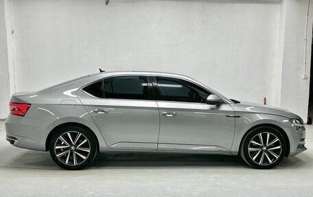 Skoda Superb III рестайлинг, 2022 год, 1 868 000 рублей, 6 фотография