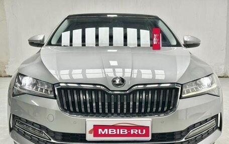 Skoda Superb III рестайлинг, 2022 год, 1 868 000 рублей, 2 фотография