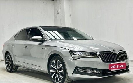 Skoda Superb III рестайлинг, 2022 год, 1 868 000 рублей, 3 фотография
