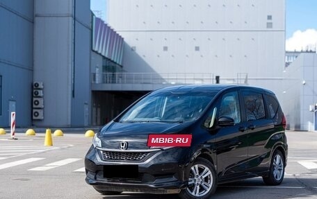Honda Freed II, 2022 год, 1 600 000 рублей, 2 фотография