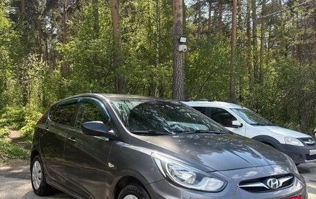 Hyundai Solaris II рестайлинг, 2013 год, 770 000 рублей, 1 фотография