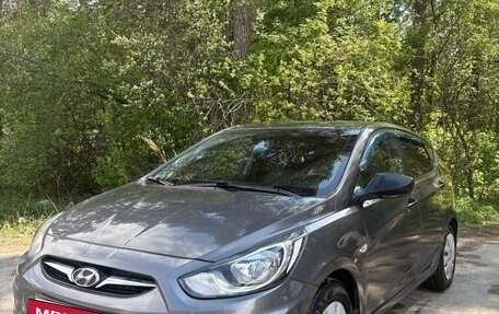 Hyundai Solaris II рестайлинг, 2013 год, 770 000 рублей, 2 фотография