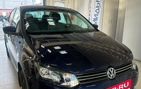 Volkswagen Polo VI (EU Market), 2011 год, 648 000 рублей, 2 фотография