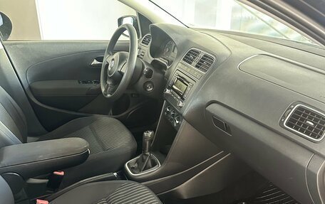 Volkswagen Polo VI (EU Market), 2011 год, 648 000 рублей, 25 фотография