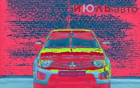 Mitsubishi L200 IV рестайлинг, 2013 год, 1 570 000 рублей, 2 фотография