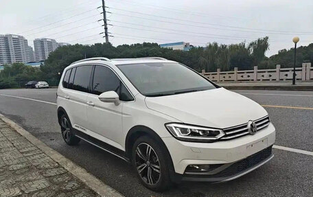 Volkswagen Touran III, 2021 год, 1 487 018 рублей, 3 фотография