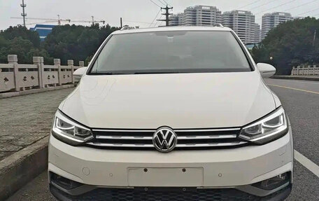 Volkswagen Touran III, 2021 год, 1 487 018 рублей, 2 фотография