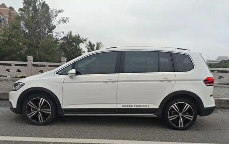 Volkswagen Touran III, 2021 год, 1 487 018 рублей, 4 фотография