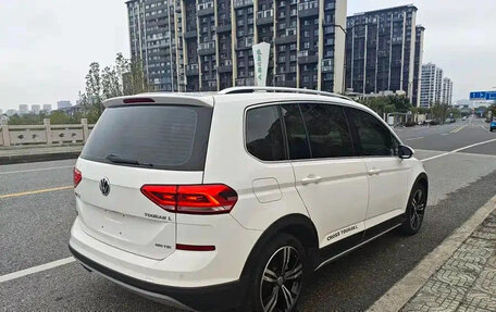 Volkswagen Touran III, 2021 год, 1 487 018 рублей, 6 фотография