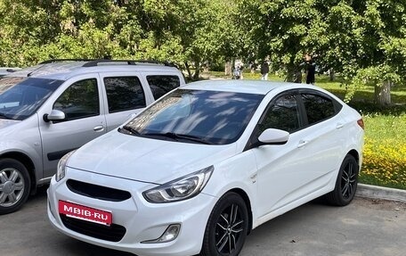 Hyundai Solaris II рестайлинг, 2013 год, 650 000 рублей, 2 фотография