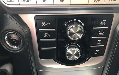 Toyota Land Cruiser Prado 150 рестайлинг 2, 2018 год, 4 575 000 рублей, 8 фотография