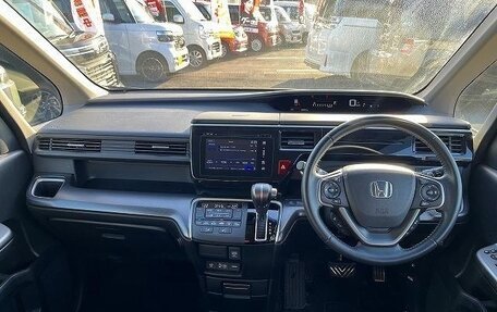Honda Stepwgn IV, 2021 год, 1 683 000 рублей, 10 фотография