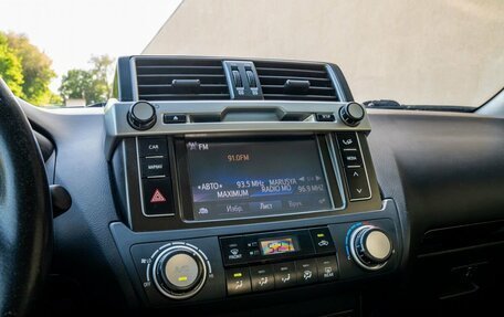 Toyota Land Cruiser Prado 150 рестайлинг 2, 2015 год, 3 250 000 рублей, 14 фотография