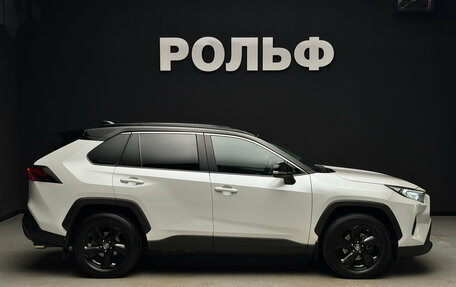 Toyota RAV4, 2021 год, 3 450 000 рублей, 5 фотография
