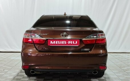 Toyota Camry, 2017 год, 2 450 000 рублей, 6 фотография