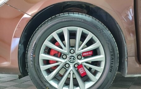 Toyota Camry, 2017 год, 2 450 000 рублей, 10 фотография