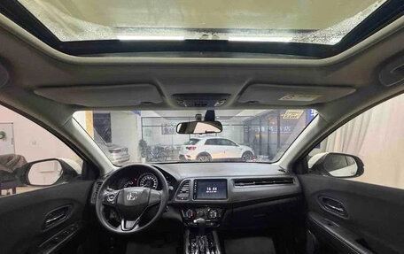 Honda Vezel, 2022 год, 1 345 000 рублей, 10 фотография