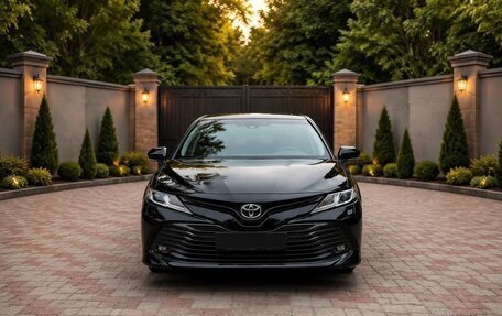 Toyota Camry, 2021 год, 2 600 000 рублей, 1 фотография