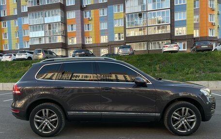Volkswagen Touareg III, 2011 год, 2 380 000 рублей, 2 фотография