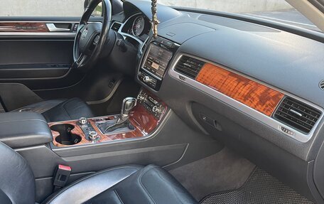 Volkswagen Touareg III, 2011 год, 2 380 000 рублей, 15 фотография