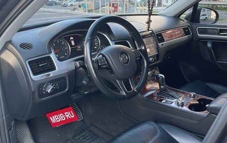 Volkswagen Touareg III, 2011 год, 2 380 000 рублей, 8 фотография