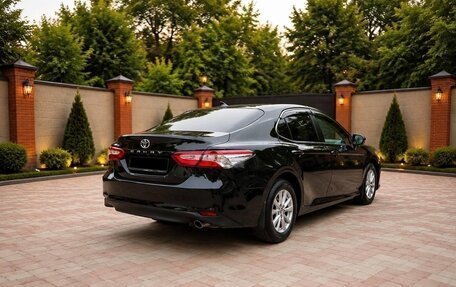 Toyota Camry, 2021 год, 2 600 000 рублей, 5 фотография