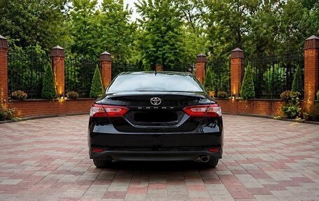 Toyota Camry, 2021 год, 2 600 000 рублей, 2 фотография