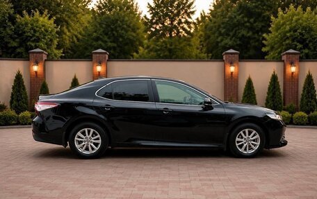 Toyota Camry, 2021 год, 2 600 000 рублей, 6 фотография