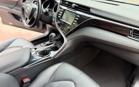 Toyota Camry, 2021 год, 2 600 000 рублей, 8 фотография