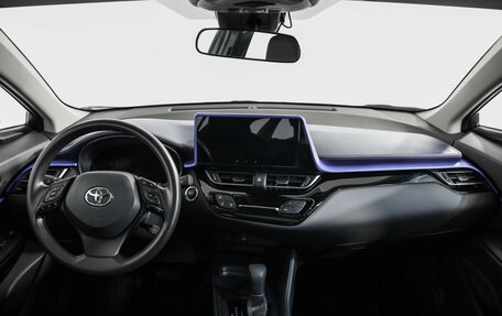 Toyota C-HR I рестайлинг, 2024 год, 3 399 000 рублей, 10 фотография