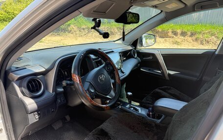 Toyota RAV4, 2019 год, 3 300 000 рублей, 12 фотография